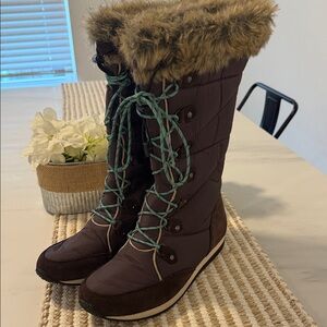 Women's Brown Winter Boots with Faux Fur Trim